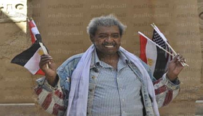 الانقلابيون يستضيفون الملاكم الأمريكي "دون كينج" الملقب بـ"عار الملاكمة الأمريكية"