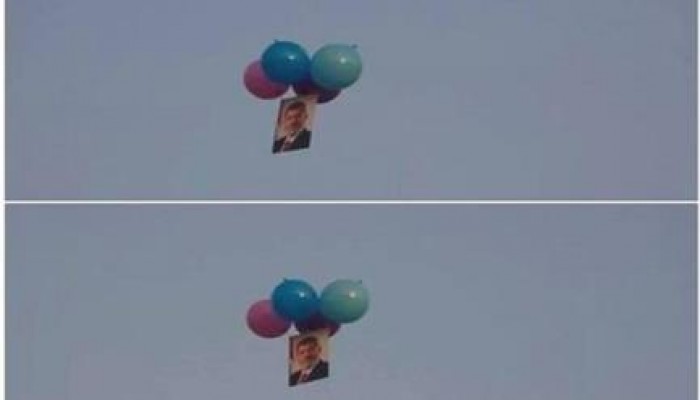 صور الرئيس محمد مرسي في سماء القاهرة أول أيام العيد