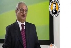 حفتر يعترف ضمنيا بعملاته لأمريكا (فيديو)