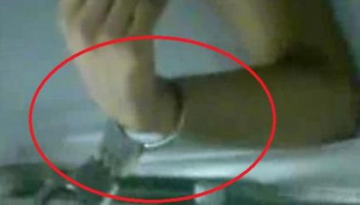 أمن الانقلاب يقيد معتقلا مريضا فى سرير علاجه بالمستشفى