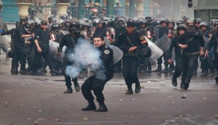 أمريكا تفضح نفسها .. والانقلاب يحتج على اتهامه باستخدام مساعدات أمريكية لقمع الثوار