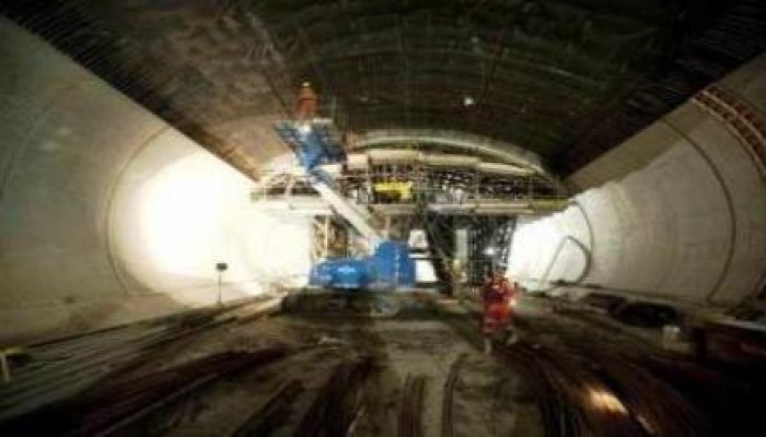 رداعلي السيسي ..مراقبون:عجز الانقلاب عن تنفيذ نفق الثلاثينى فكيف ينفذ 6 أنفاق أسفل القناة