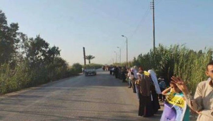 سلسلة بشرية على طريق "التوفيقية- المناشي" بكوم حمادة دعمًا للشرعية والمقاومة