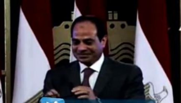بالفيديو .. السيسي العـ** والذبابة .. ملخص خطاب الممثل العاطفي في الاسماعيلية