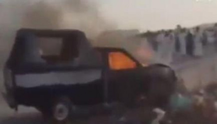 بالفيديو : احتراق سيارة شرطة وبداخلها ضابط ومجندين بـ"الضبعة"