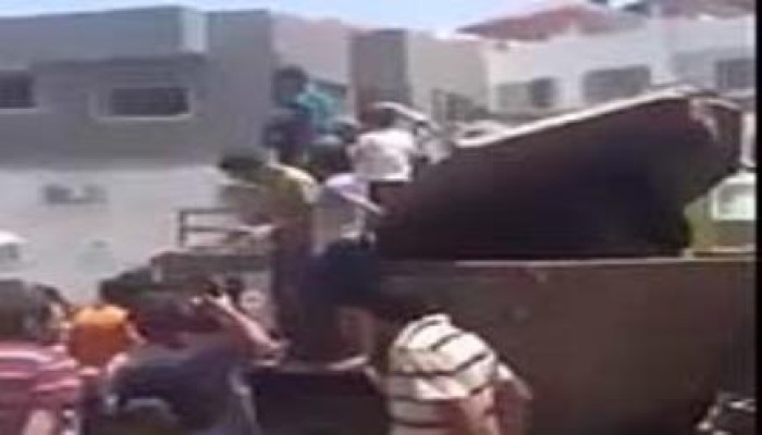 بالفيديو.. أطفال غزة يلعبون بأسلحة العدو الصهيوني التي خلفها وراءه بعد انسحابه