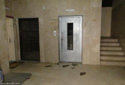 بسبب انقطاع الكهرباء .. مصرع شخص حاول الخروج من المصعد بالمنوفية