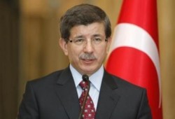 داود أوغلو: نسعى لإنشاء جسر جوي لنقل المصابين من غزة لتركيا