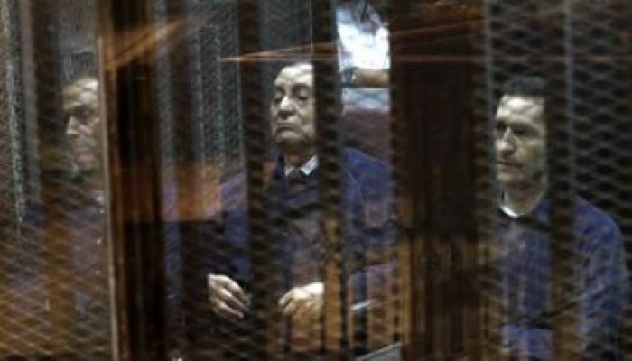 بدأ محاكمة المخلوع ونجليه وفي انتظار البراءة من قضاء العسكر