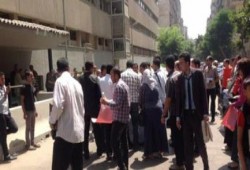 حملة الماجستير يتظاهرون أمام "الوزراء"