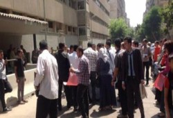 حملة الماجستير يتظاهرون أمام "الوزراء"