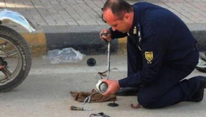 في ظل الفراغ والاهمال الأمني.. الأهالي يعثرون على قنبلة في أحد مساجد أبو حمص