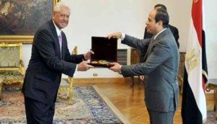 النصراني "تناغو"..حل "الحرية والعدالة"أمس فحصل على وسام الجمهورية  من الخائن السيسي اليوم!