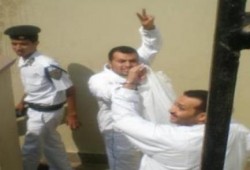 المعتقل يوسف طلعت يكتب من داخل محبسه عن كواليس المحاكمة وثبات قيادات الإخوان