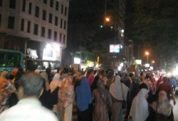 مسيره ليلية بالمهندسين تطالب بكسر الحصار عن غزة