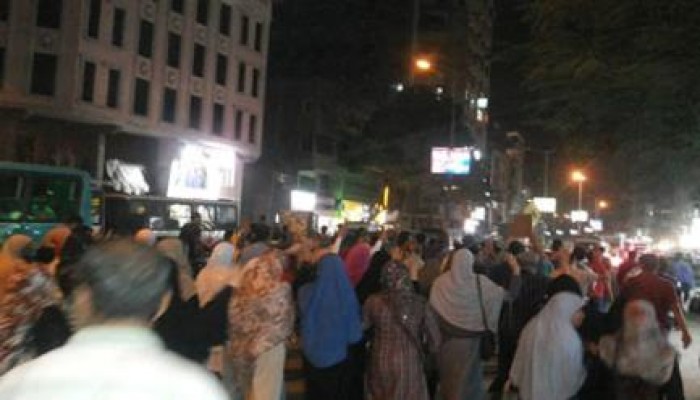 مسيره ليلية بالمهندسين تطالب بكسر الحصار عن غزة