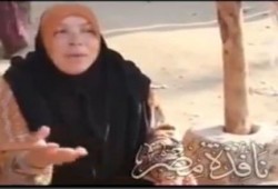 بالفيديو : بائعة الخبز التى تلخص حال مصر