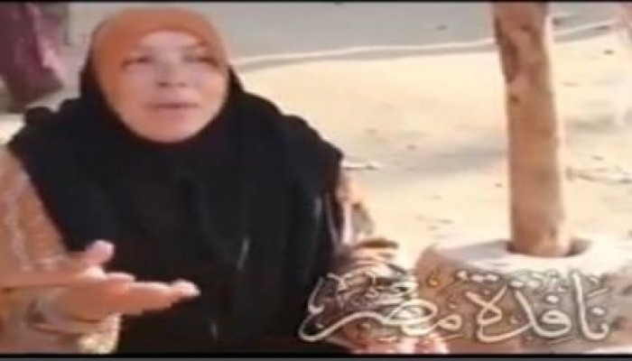 بالفيديو : بائعة الخبز التى تلخص حال مصر