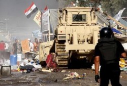 الجارديان :  تقرير "هيومن ووتش" يستوجب محاكمة السيسى وإبراهيم