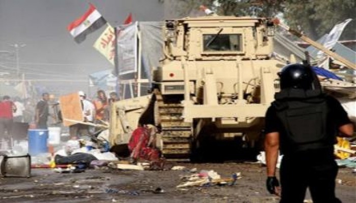 الجارديان :  تقرير "هيومن ووتش" يستوجب محاكمة السيسى وإبراهيم