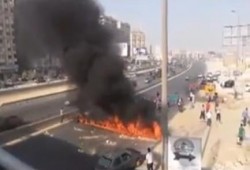 بالفيديو: مجهولون يقطعون الطريق الدائرى بالمعادى وشلل تام وتكدس للسيارات