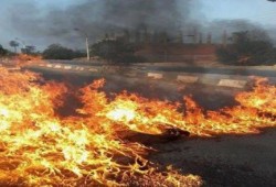 ثوار بنى سويف يقطعون مداخل المحافظة الـ ٨ وحالة ارتباك بين صفوف الداخلية!!