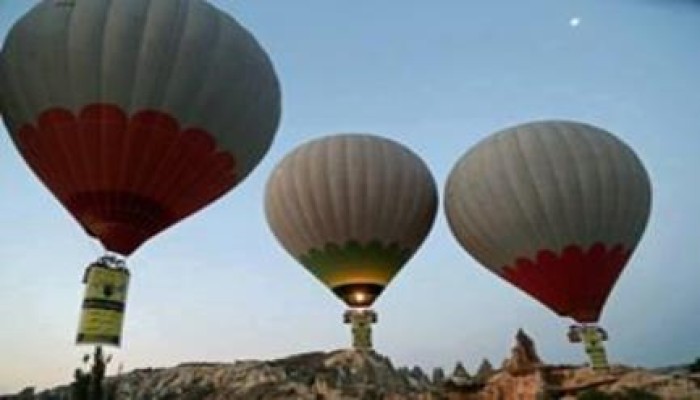 بالصور .. المناطيد في تركيا تحيي "ذكرى رابعة"