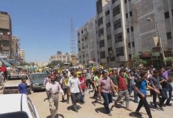 بالصور : مسيرة حاشدة لثوار الفيوم بمحيط مديرية الأمن في تحدي لآمن الانقلاب