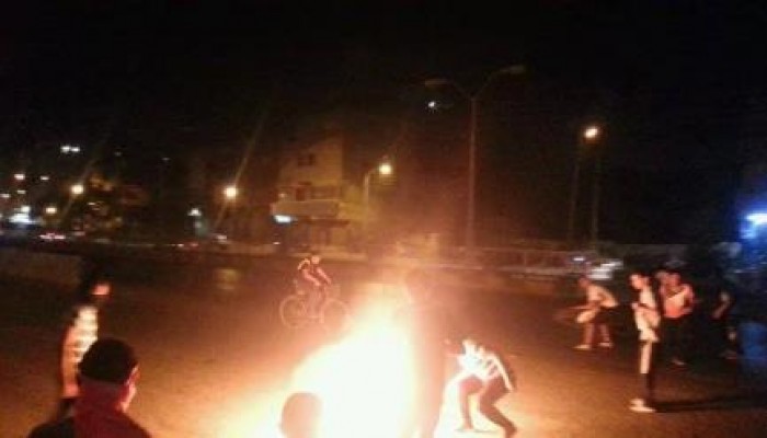 مجهولون يقطعون الطريق الرئيسي أمام مستشفي الدعوة بمدينة بني سويف