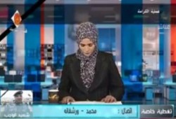 بالفيديو : مذيعة ليبية تصدم بخبر مقتل شقيقها على الهواء مباشرة شاهد رد فعلها