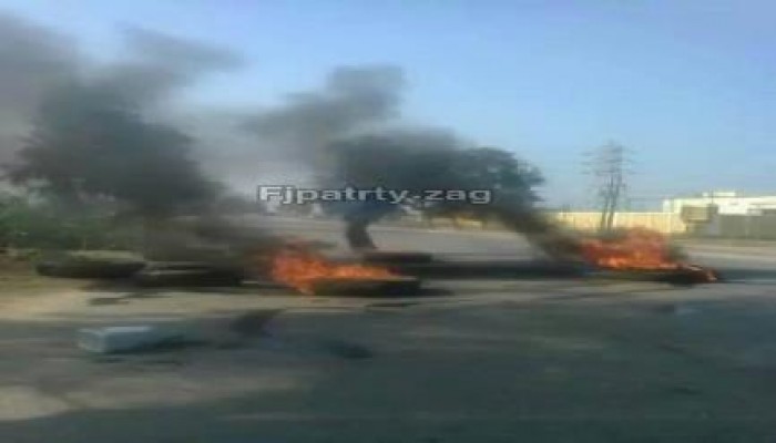 بالصور:مجهولين يقطعون طريق الحسينية السعدي اليوم احتجاجا على غلاء الأسعار و جرائم العسكر