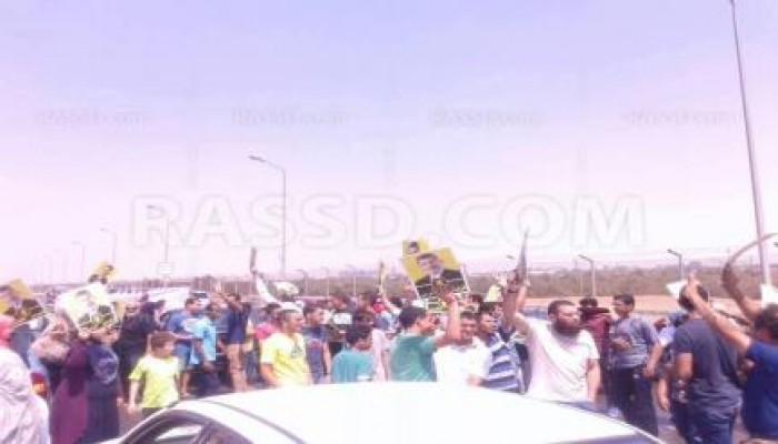 فعالية مفاجئة لمناهضي الانقلاب بمحيط مطار ‫‏القاهرة‬ الدولي إحياءً لذكرى رابعة