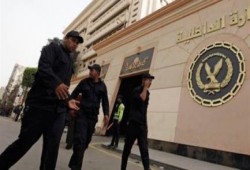 كسر ايدي وارجل أمين شرطة يعتدي على المعتقلين فى برج العرب .. وحرق قسم شرطة فى العجمي