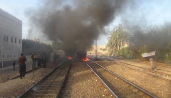 مجهولون يقطعون خط سكة حديد شبين القناطر-الزقازيق وخط شبين القناطر-المرج