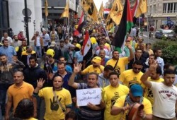 بالصور : الألاف من أبناء الجالية المصرية في فرنسا ينظمون مسيرة حاشدة ضد الانقلاب العسكري