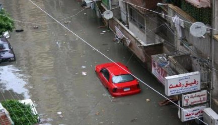 مياه الصرف تحاصر أهالي الإسكندريةفي بيوتهم..وبقعة المازوت تهدد المحافظة بانقطاع مياه الشرب