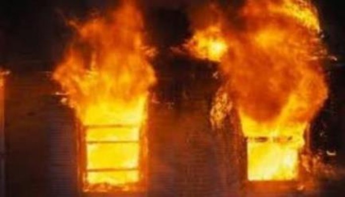 مجهولون يشعلون النيران في مبنى الاحوال المدنية بالفيوم