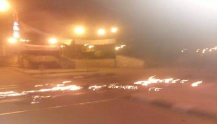 شمال سيناء.. مجهولون يقطعون طريقا رئيسيا بالعريش