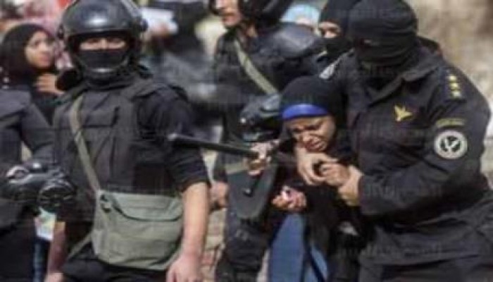 اعتقال طالبة حاولت دخول وزارة التعليم العالى