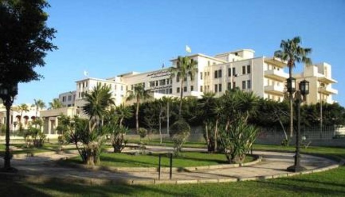 الأطباء يتنصرون في إضرابهم بعد إقالة مديرة مستشفى "جمال عبد الناصر"