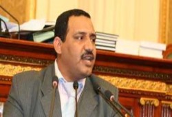 النائب محمد العمدة فى منزله بعد إخلاء سبيله