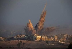 طائرات الاحتلال ترتكب مجزرة بقصف منزل مأهول في غزة