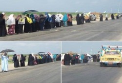 سلاسل بشرية في بلطيم رفضا للانقلاب