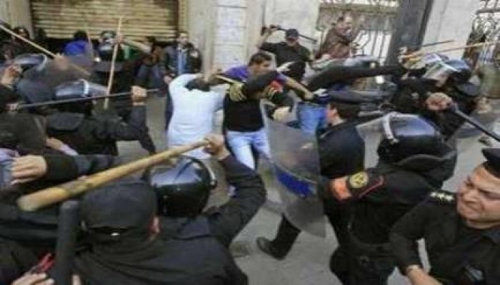 قوات الأمن تفض وقفة لتجار بني سويف أمام شركة الكهرباء