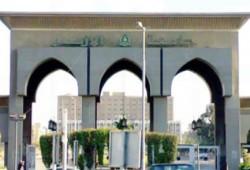 تظاهر المئات من العاملين بالأزهر احتجاجاً على تخفيض مرتباتهم