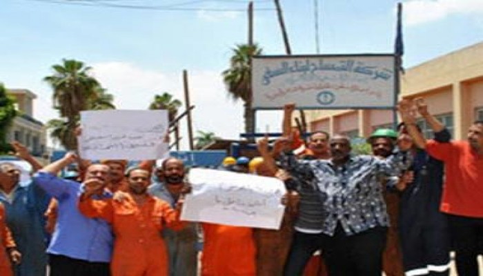 عمال  احدى الشركات التابعة للقوات البحرية يحذرون من العودة للتظاهر
