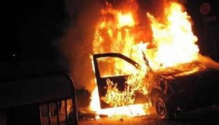 مجهولون يحرقون سيارة شرطة "بوكس" في فيصل