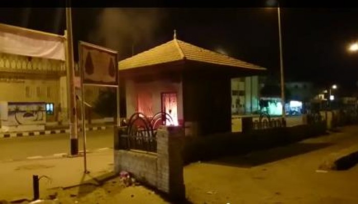 مجهولين يحرقون نقطة شرطة الرفاعى بالعريش احتجاجا ممارسات الداخلية بحق أهالى سيناء