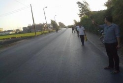 سلسلة بشرية لـ"طلاب ضد الانقلاب" بطريق الحوش رافضة للحكم العسكري