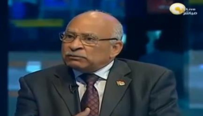 بالفيديو.. لواء انقلابي يكشف "دون قصد" عن ثبات وصمود قيادات الاخوان داخل السجون
